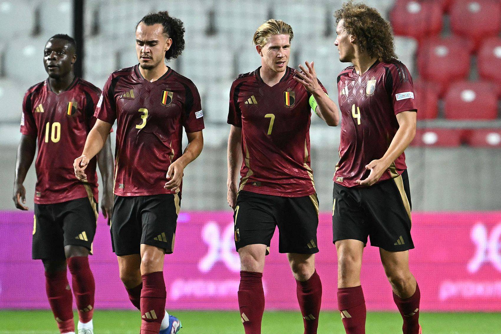 开云体育- 德布劳内中场 